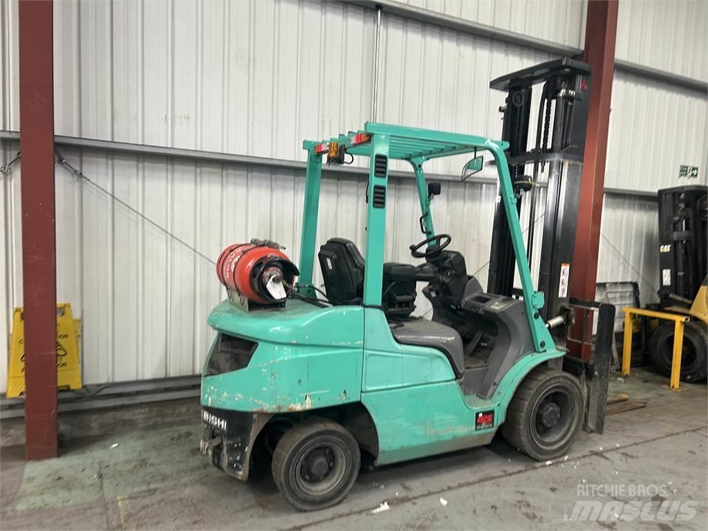 Mitsubishi FG30NT Nestekaasutrukit