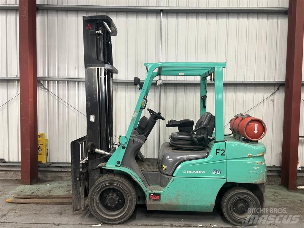 Mitsubishi FG30NT Nestekaasutrukit