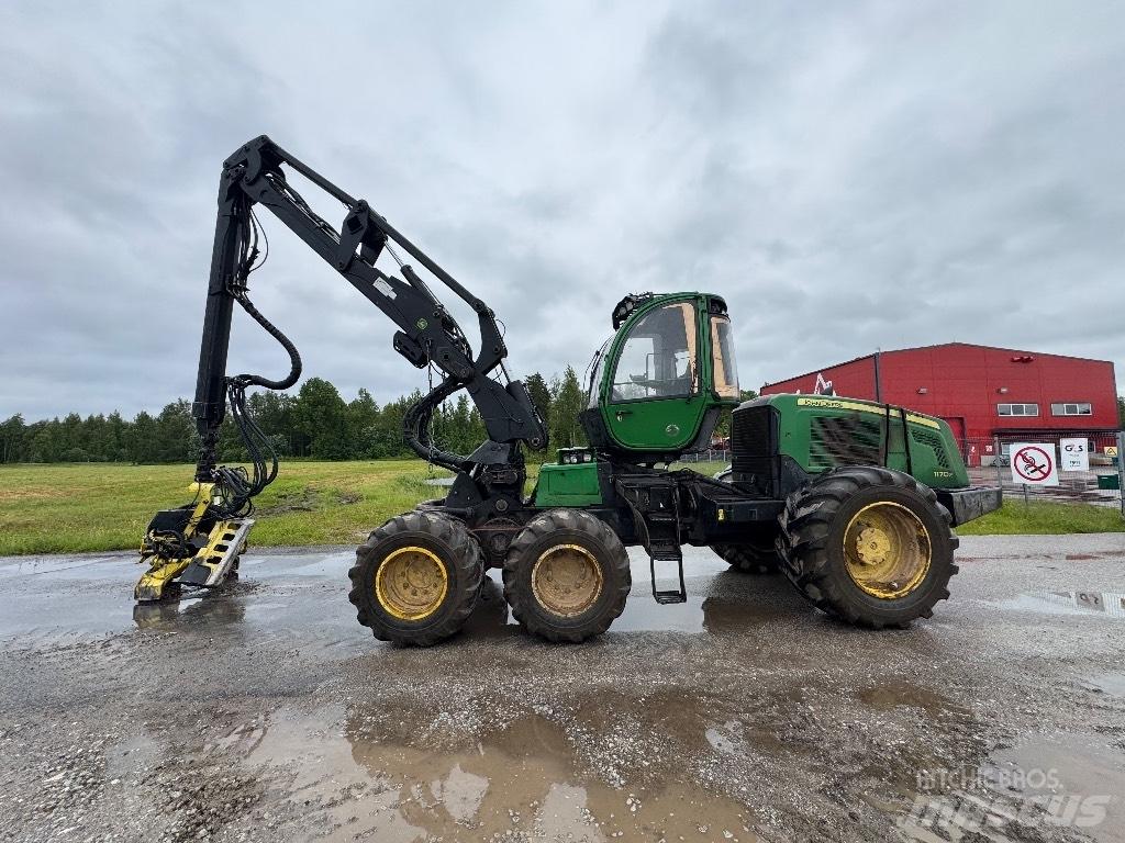 John Deere 1170 E Harvesterit