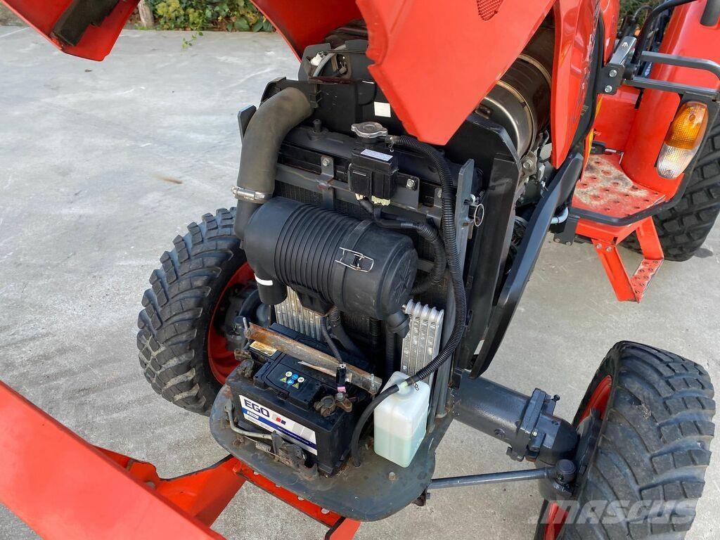 Kubota L1-382 Traktorit