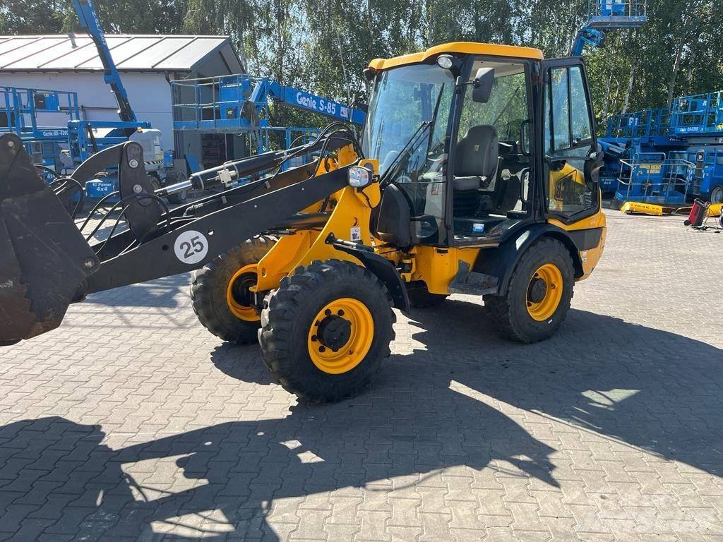 JCB 406 Pyöräkuormaajat