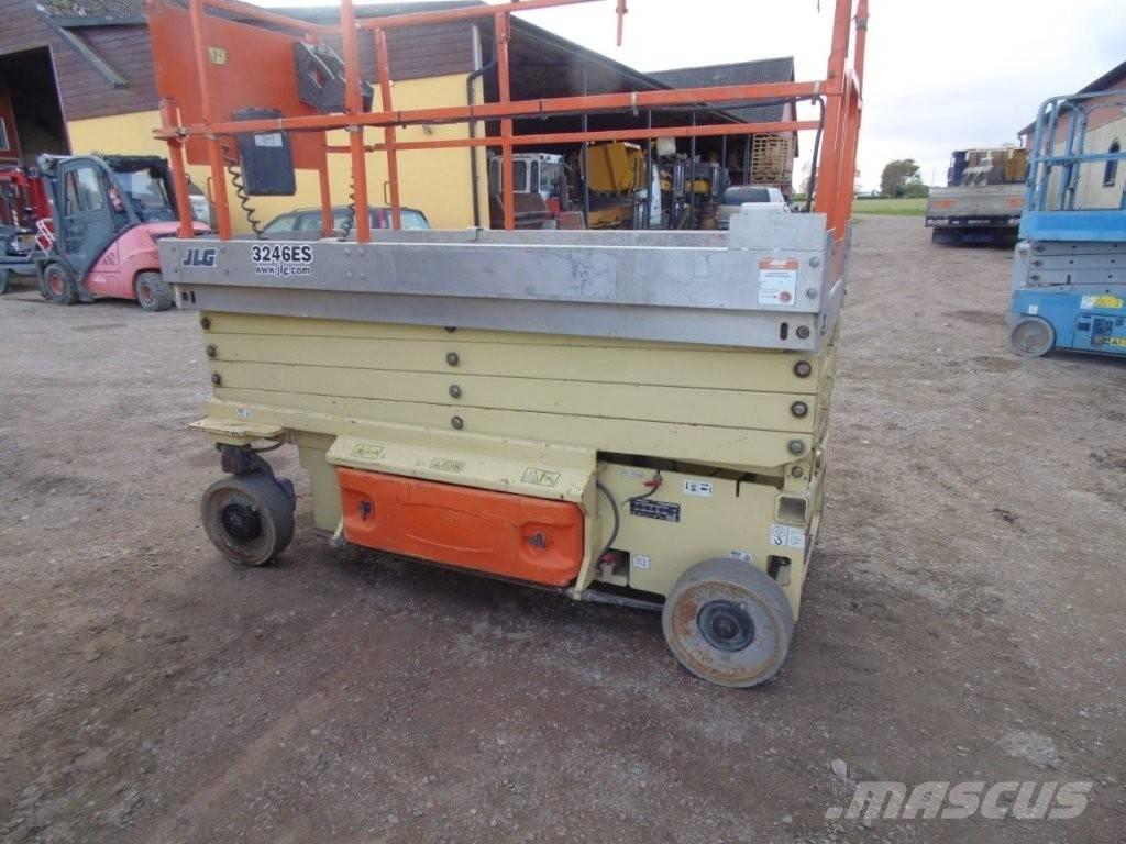 JLG 3245 ES Saksilavat