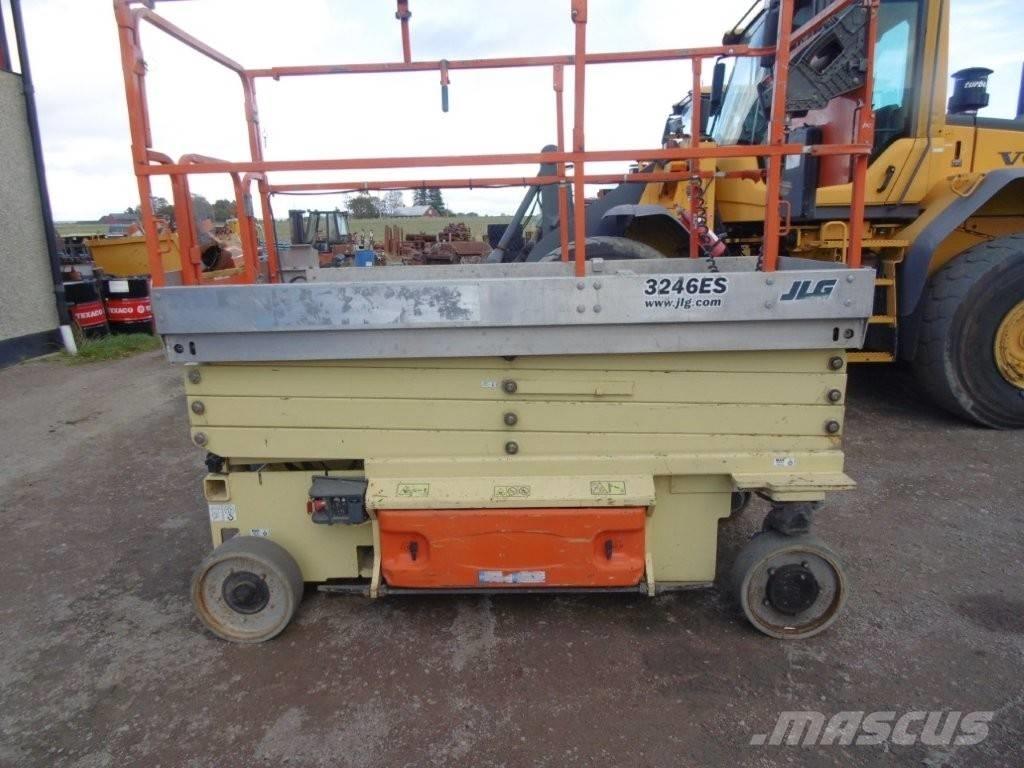 JLG 3245 ES Saksilavat