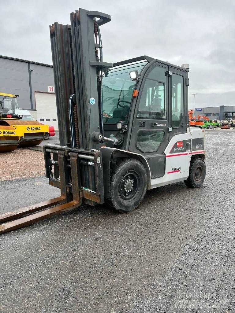 Nissan WG1F4A50Y Dieseltrukit
