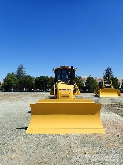 Komatsu D61EX-24 Telaketjupuskutraktorit
