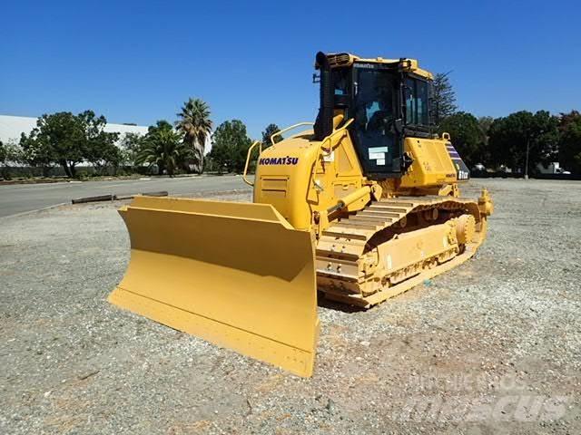 Komatsu D61EX-24 Telaketjupuskutraktorit