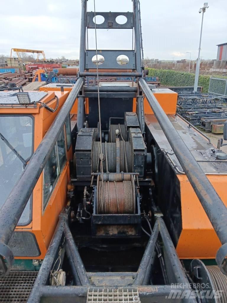 Hitachi KH 230-3 Tela-alustaiset nosturit