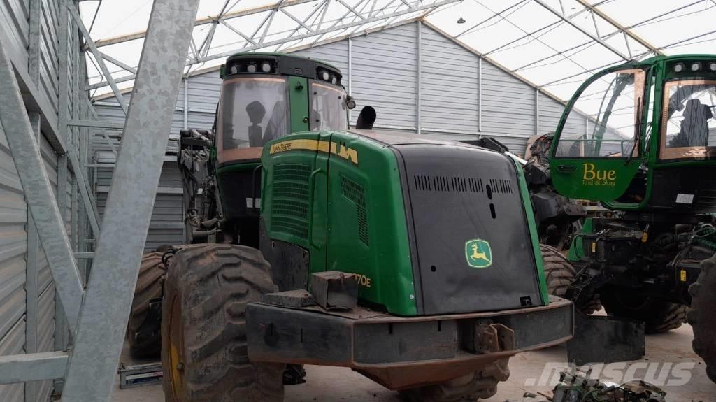John Deere 1270 E Harvesterit