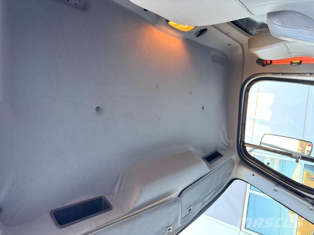 Freightliner M2 Sora- ja kippiautot