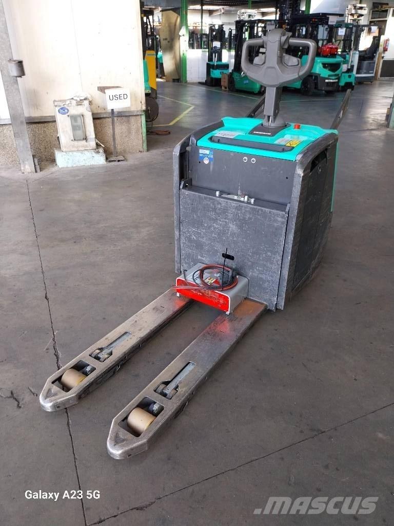 Mitsubishi PBV20N3 Lavansiirtotrukit ajotasolla