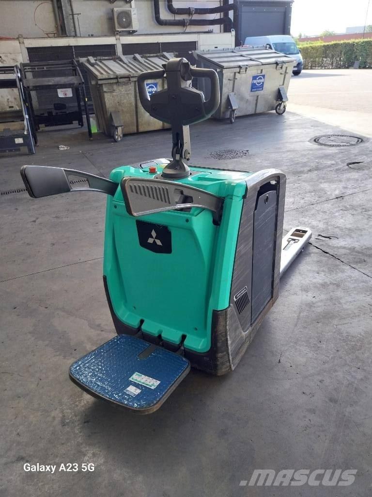 Mitsubishi PBV20N3 Lavansiirtotrukit ajotasolla