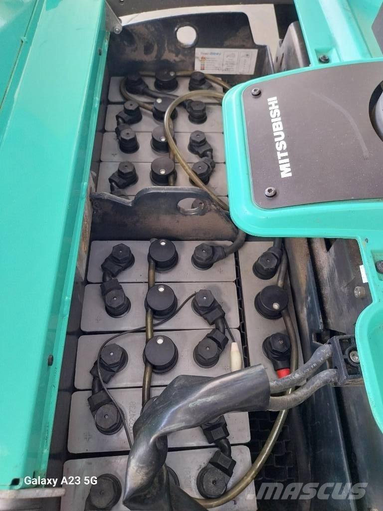 Mitsubishi PBV20N3 Lavansiirtotrukit ajotasolla