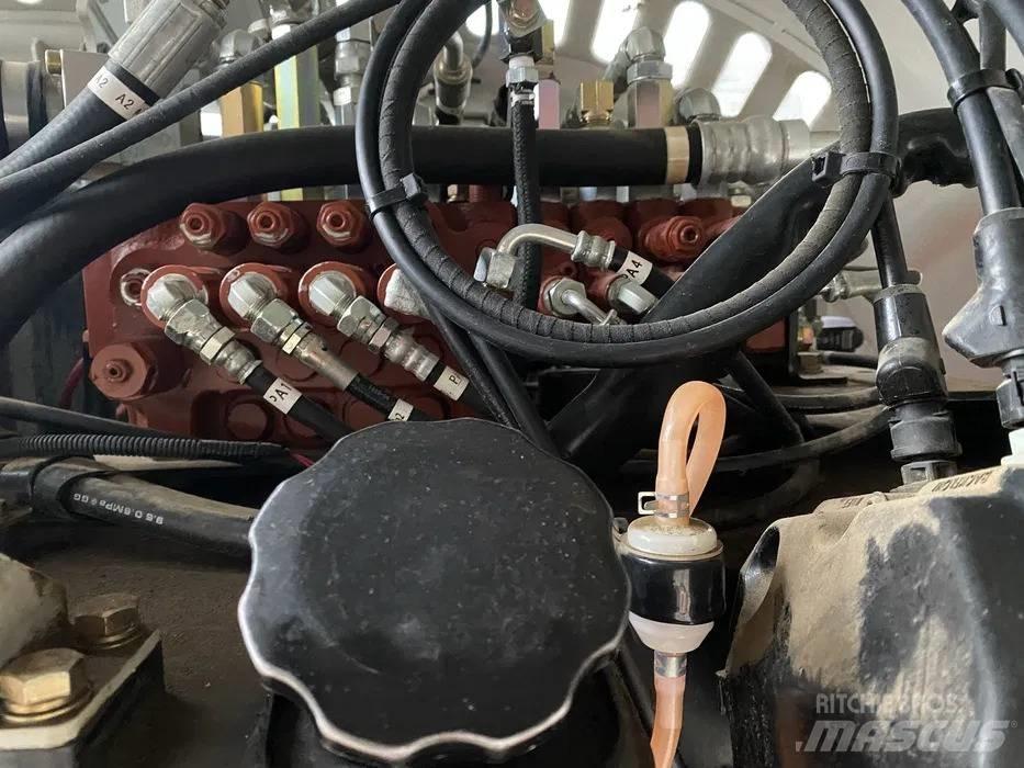 Takeuchi TB 295 Pyöräkaivukoneet