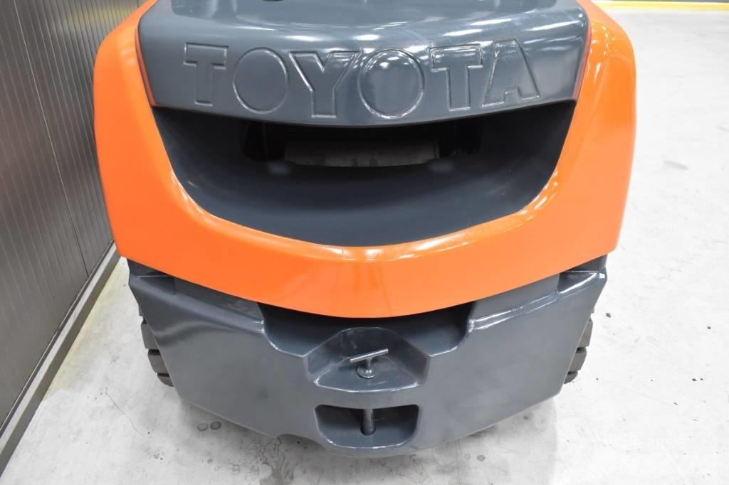 Toyota 06-8FD30F Dieseltrukit
