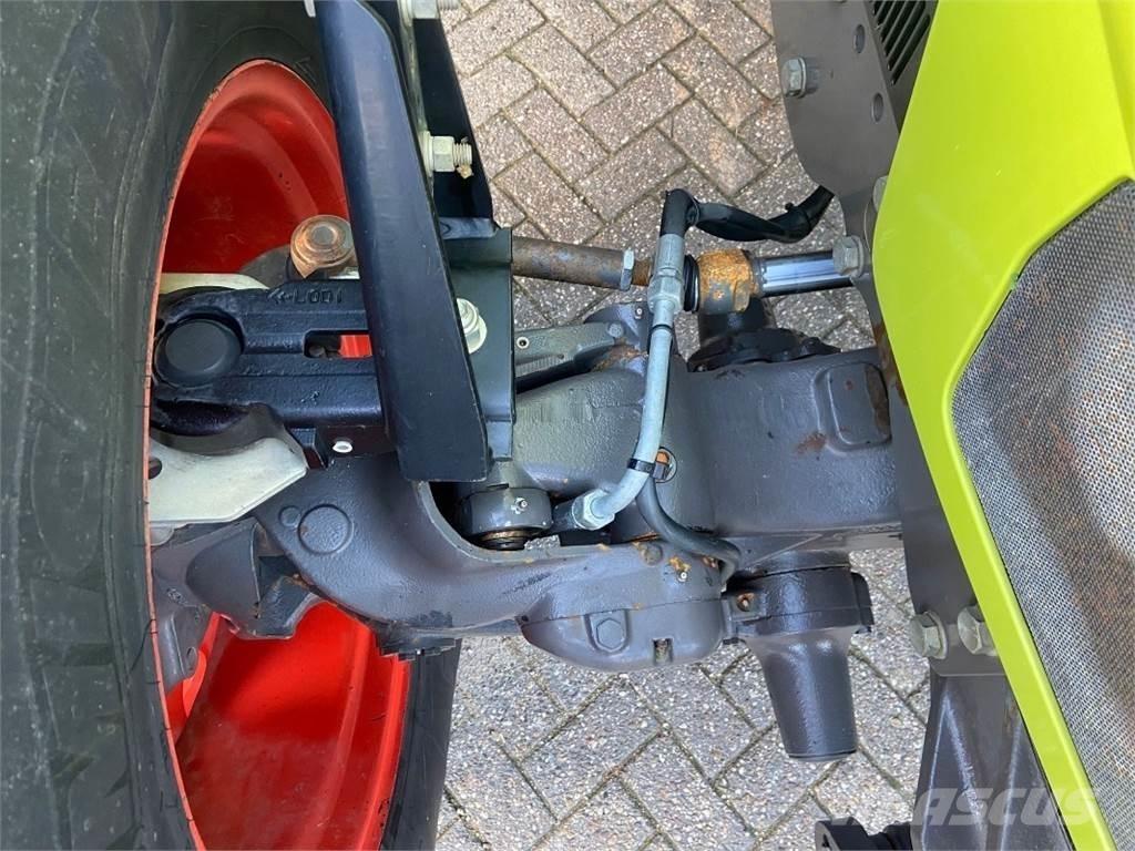 CLAAS Arion 640 Traktorit