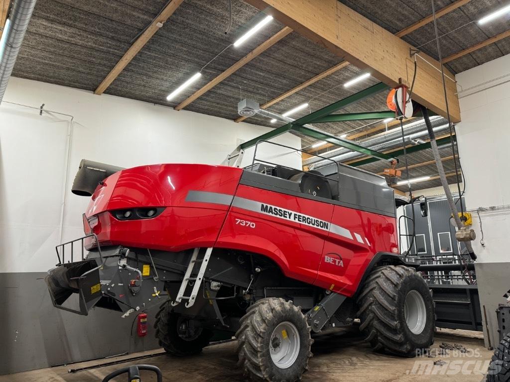 Massey Ferguson 7370 Leikkuupuimurit