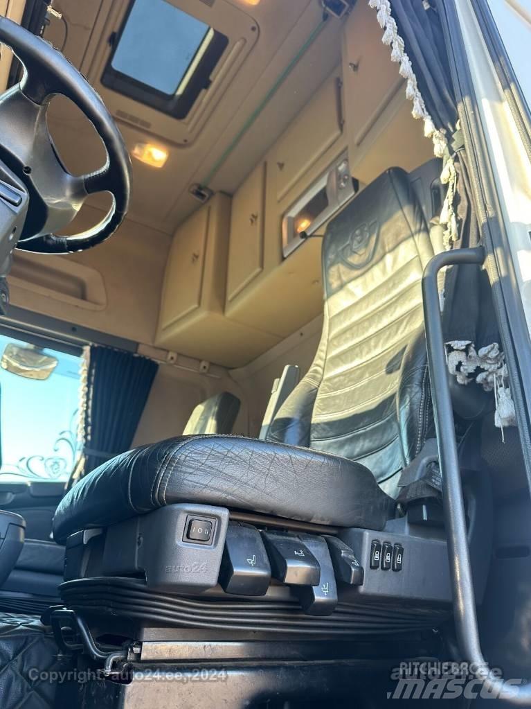 Scania R 560 LA Vetopöytäautot