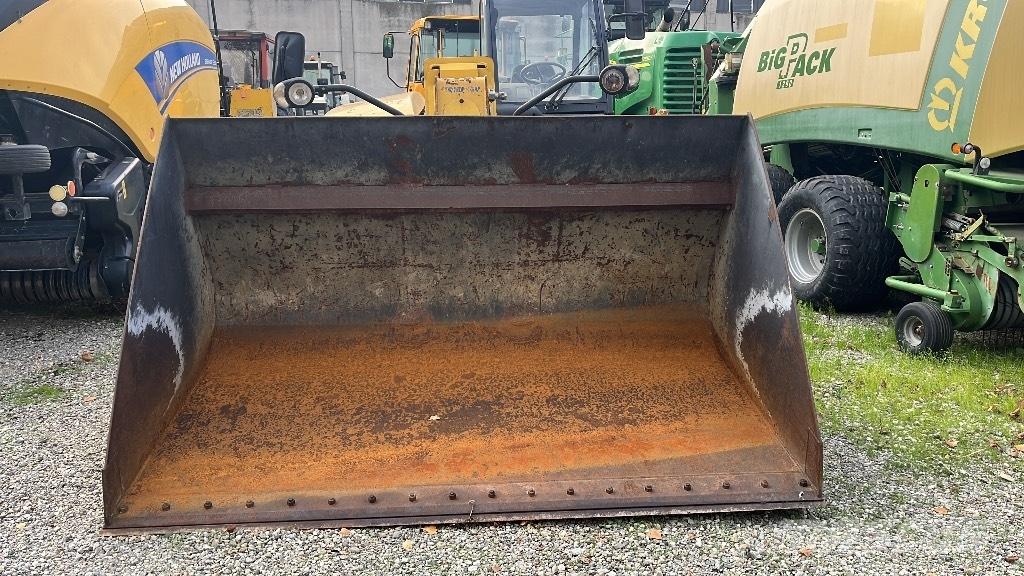 Komatsu WH 713 Kurottajat