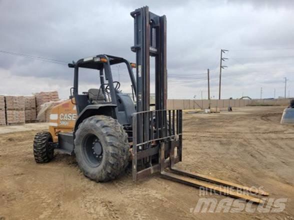 CASE 586H Maastotrukit