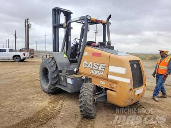 CASE 586H Maastotrukit