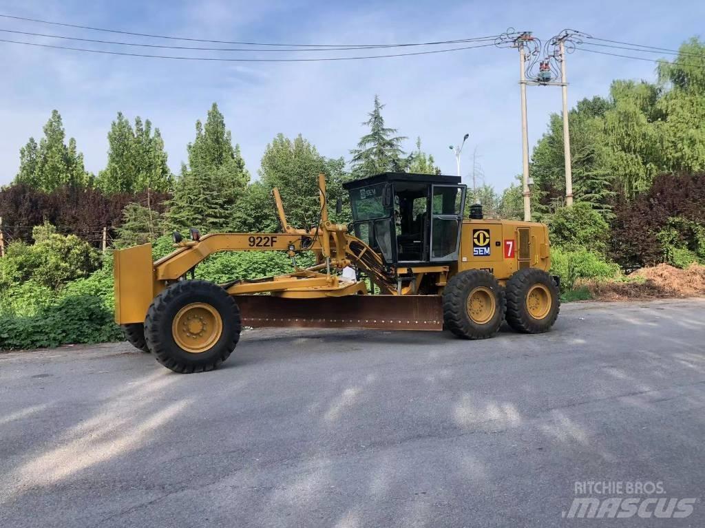 SEM 922F grader Tiehöylät