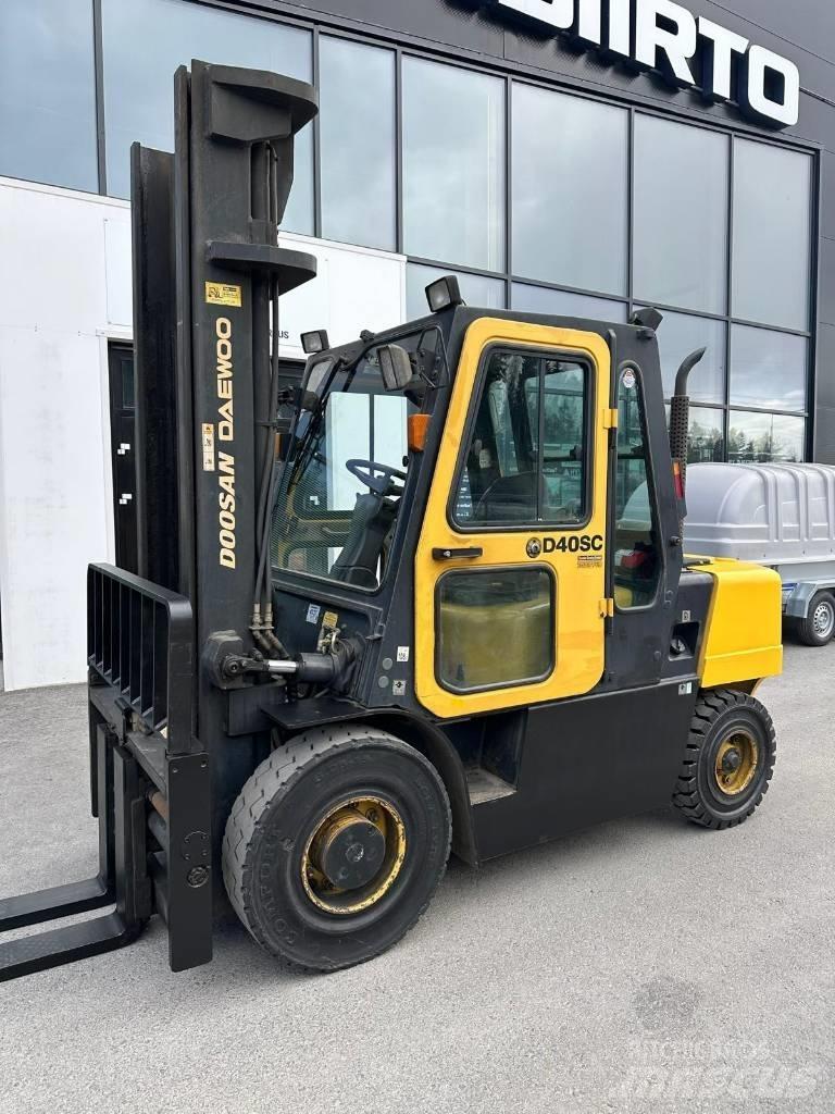 Daewoo D40SC-2 Dieseltrukit