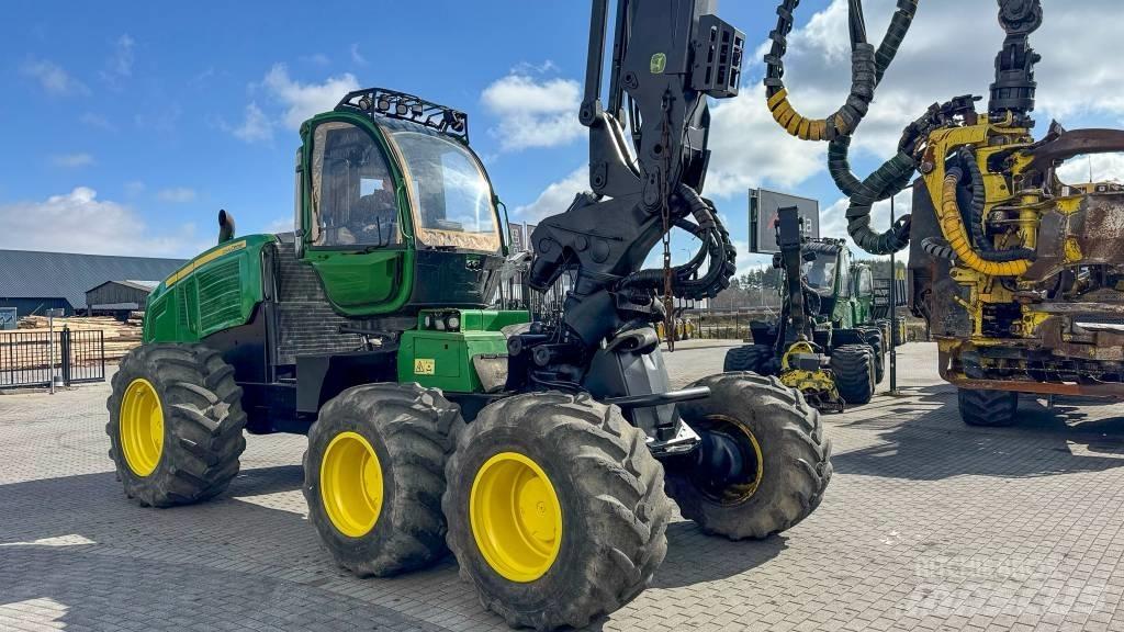 John Deere 1270 E Harvesterit