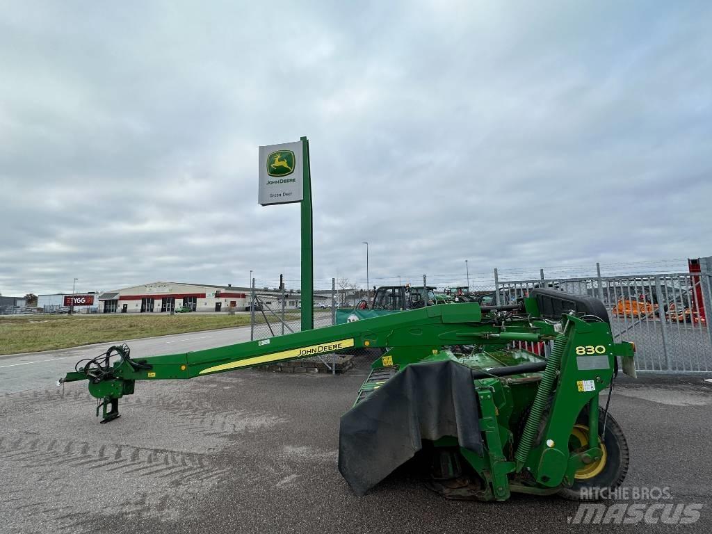 John Deere 830 Niittomurskaimet
