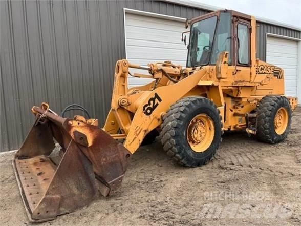 CASE 621ZF Pyöräkuormaajat