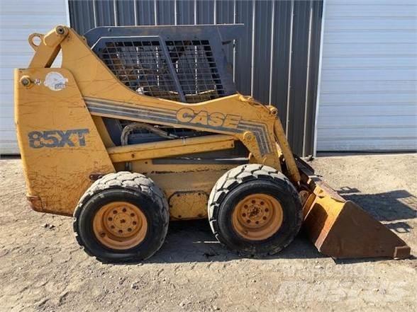 CASE 85XT Liukuohjatut kuormaajat