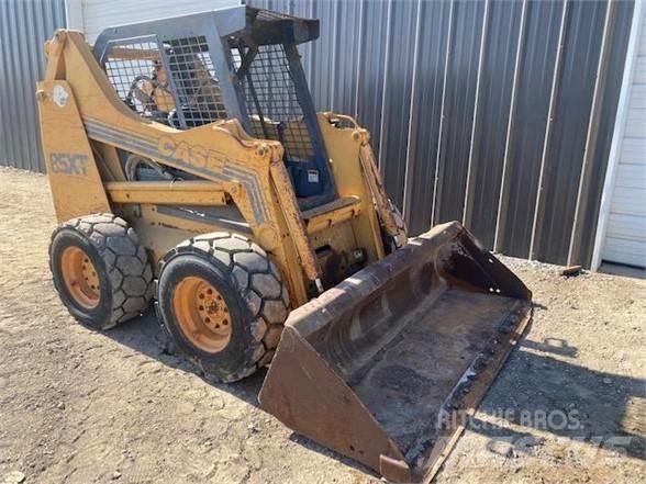 CASE 85XT Liukuohjatut kuormaajat