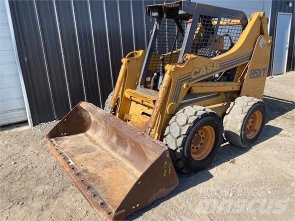 CASE 85XT Liukuohjatut kuormaajat