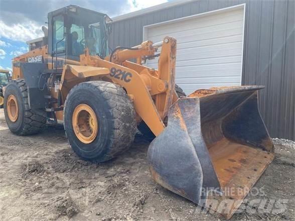 CASE 921C Pyöräkuormaajat
