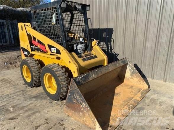 CAT 216B2 Liukuohjatut kuormaajat
