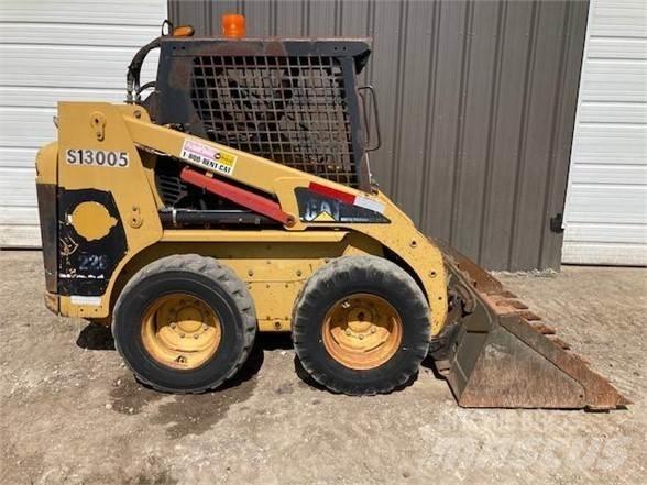 CAT 228 Liukuohjatut kuormaajat