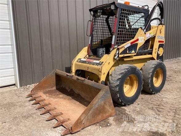CAT 228 Liukuohjatut kuormaajat