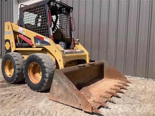 CAT 228 Liukuohjatut kuormaajat
