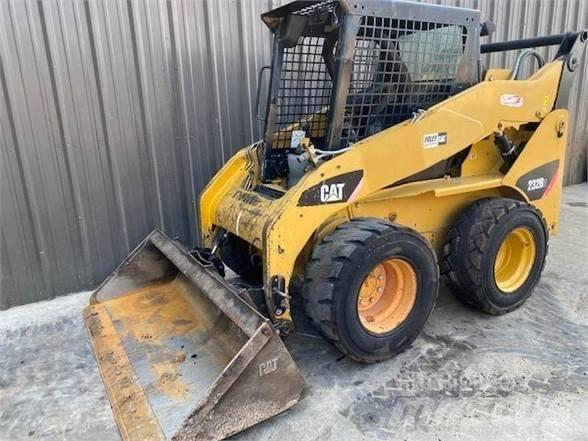 CAT 232B2 Liukuohjatut kuormaajat