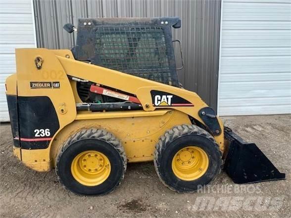 CAT 236 Liukuohjatut kuormaajat