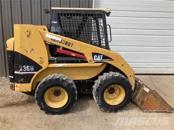 CAT 236B Liukuohjatut kuormaajat