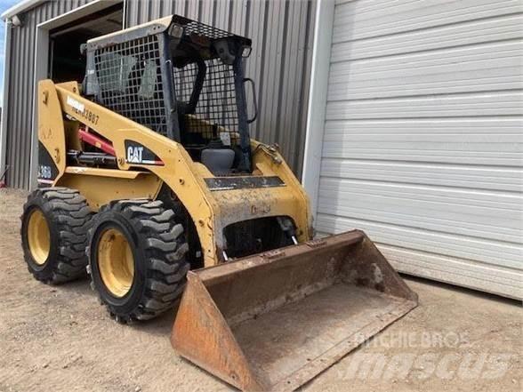CAT 236B Liukuohjatut kuormaajat