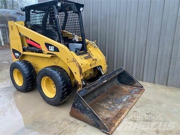 CAT 236B2 Liukuohjatut kuormaajat