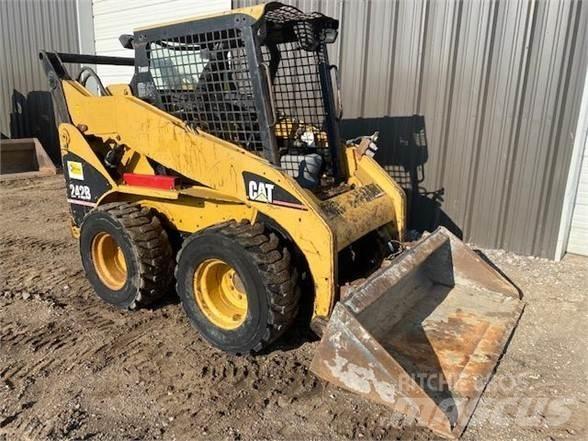 CAT 242B Liukuohjatut kuormaajat