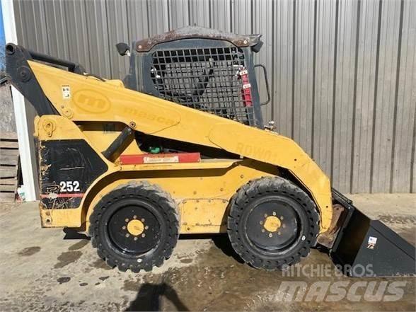 CAT 252 Liukuohjatut kuormaajat