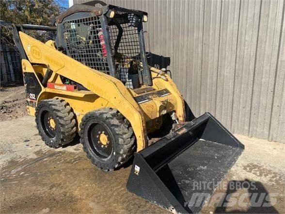CAT 252 Liukuohjatut kuormaajat