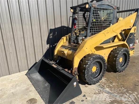 CAT 252 Liukuohjatut kuormaajat