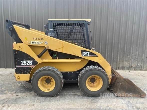 CAT 252B Liukuohjatut kuormaajat