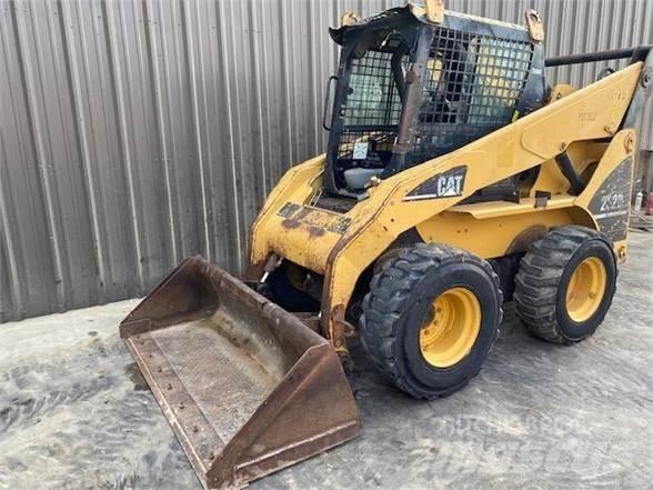CAT 262B Liukuohjatut kuormaajat