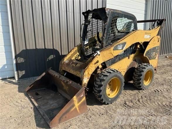 CAT 272C Liukuohjatut kuormaajat