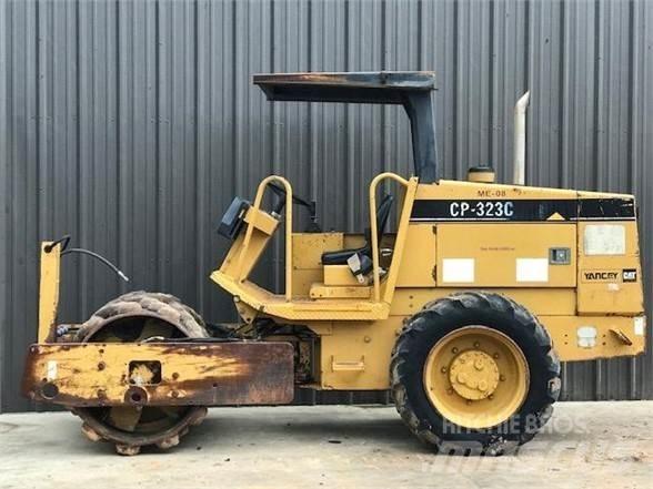 CAT CP-323C Yksivalssijyrät